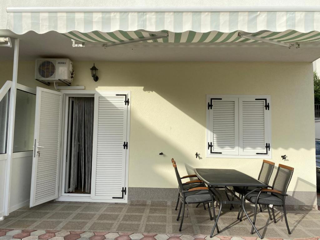 Apartmani Znaor Baška Voda Buitenkant foto