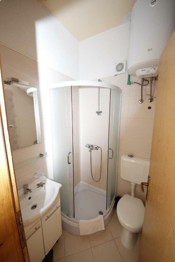 Apartmani Znaor Baška Voda Buitenkant foto