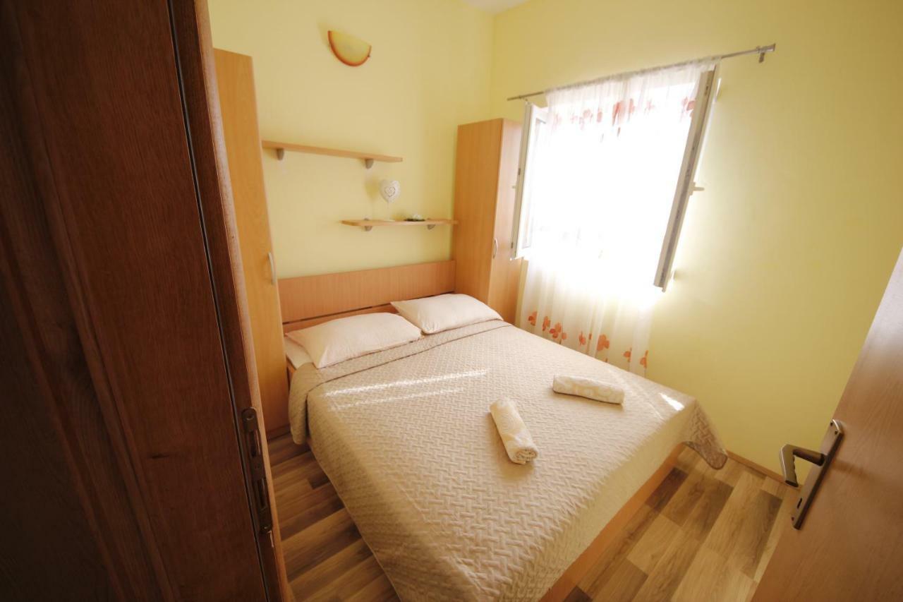 Apartmani Znaor Baška Voda Buitenkant foto