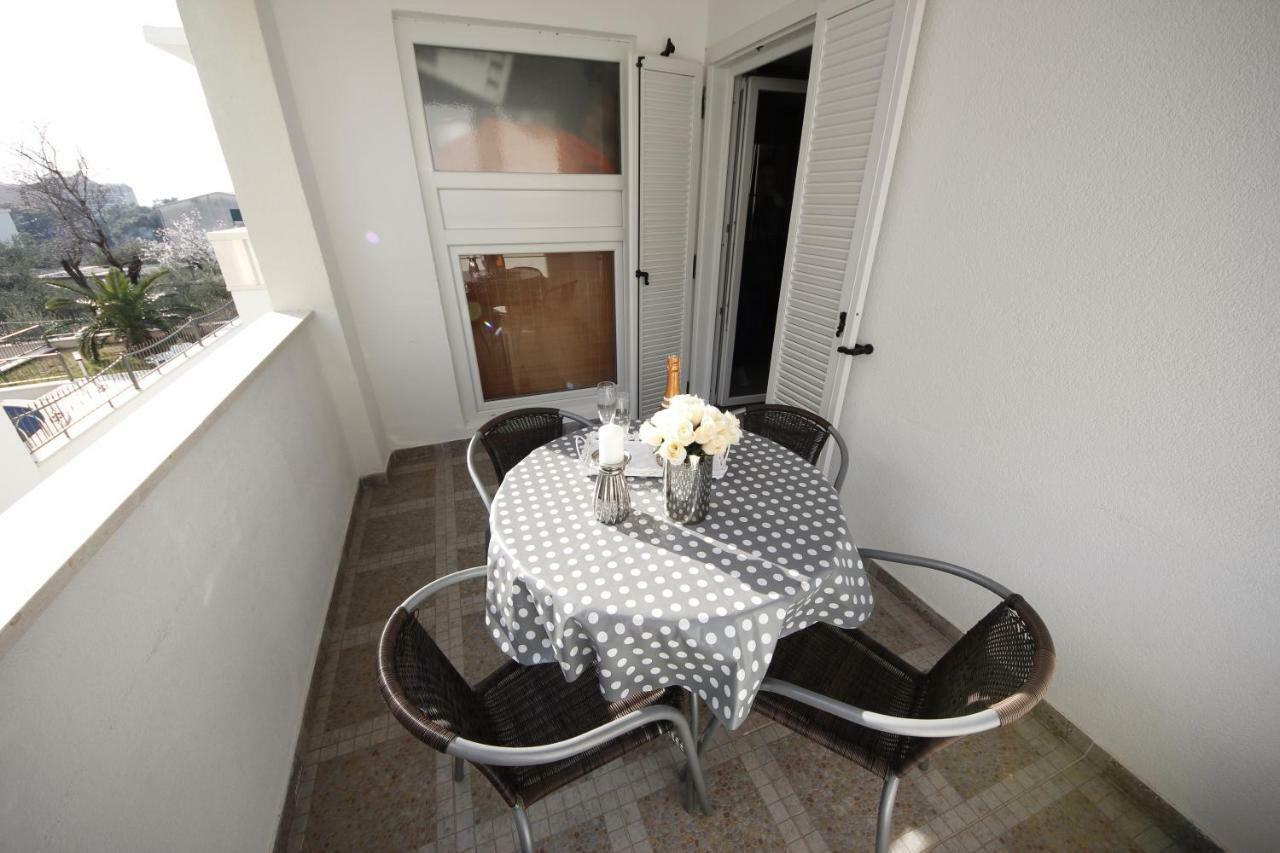 Apartmani Znaor Baška Voda Buitenkant foto