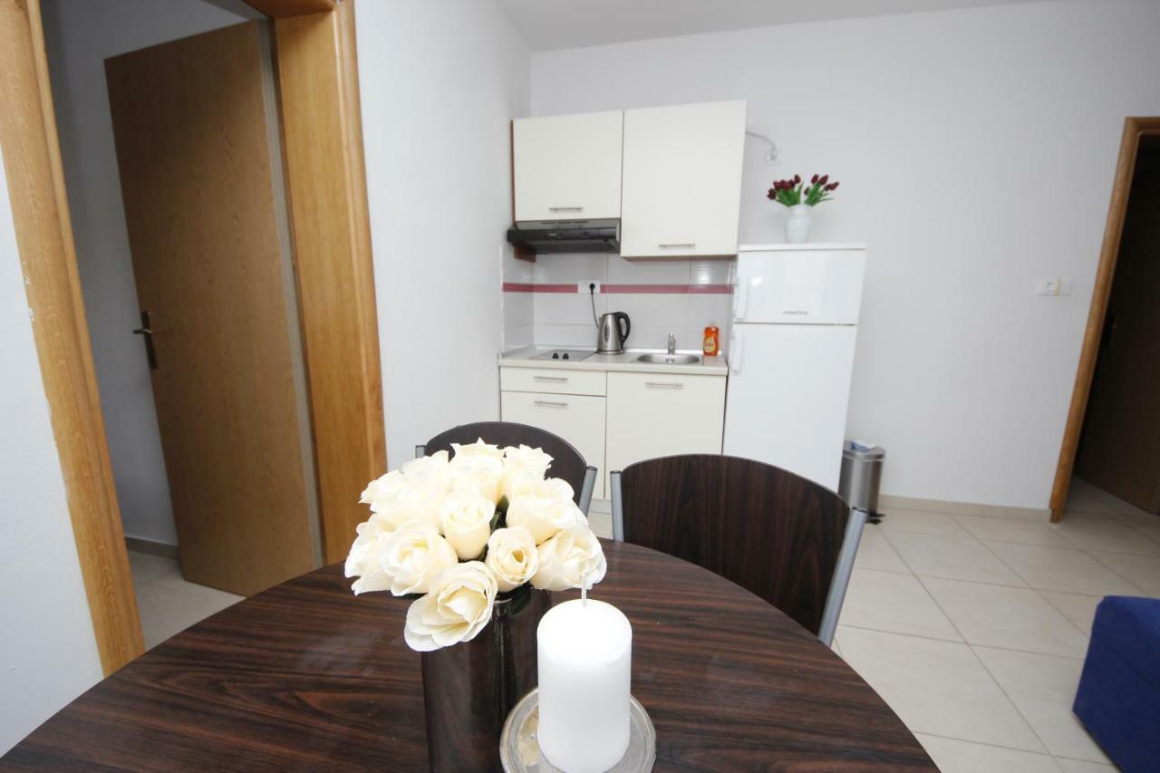 Apartmani Znaor Baška Voda Buitenkant foto