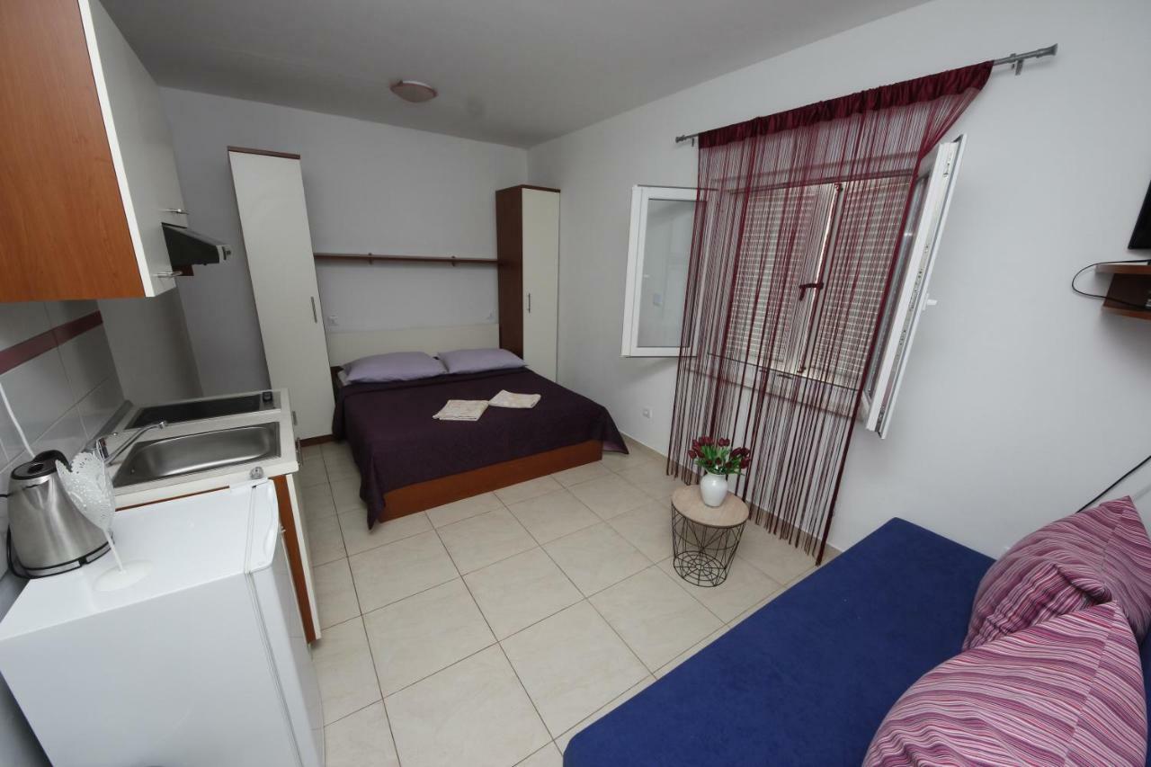Apartmani Znaor Baška Voda Buitenkant foto