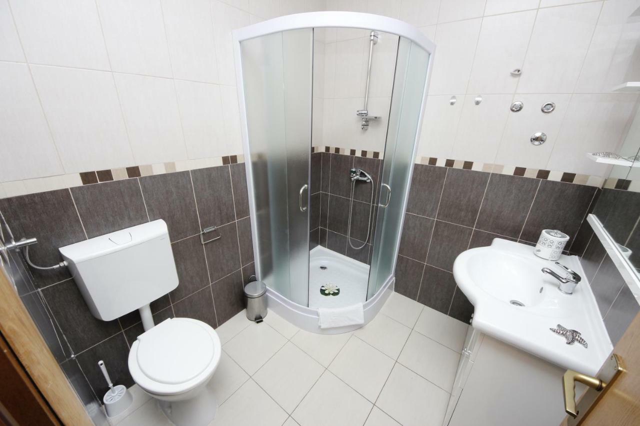 Apartmani Znaor Baška Voda Buitenkant foto