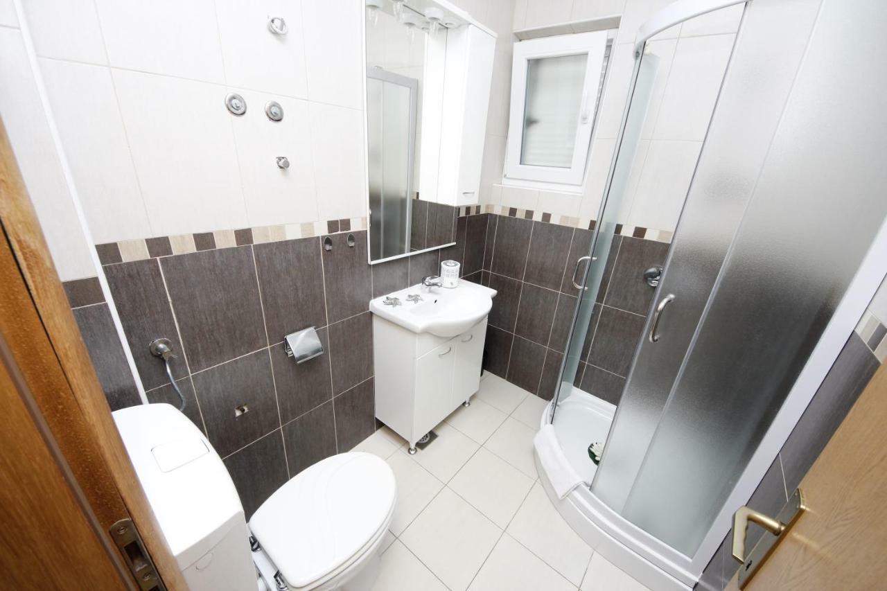Apartmani Znaor Baška Voda Buitenkant foto