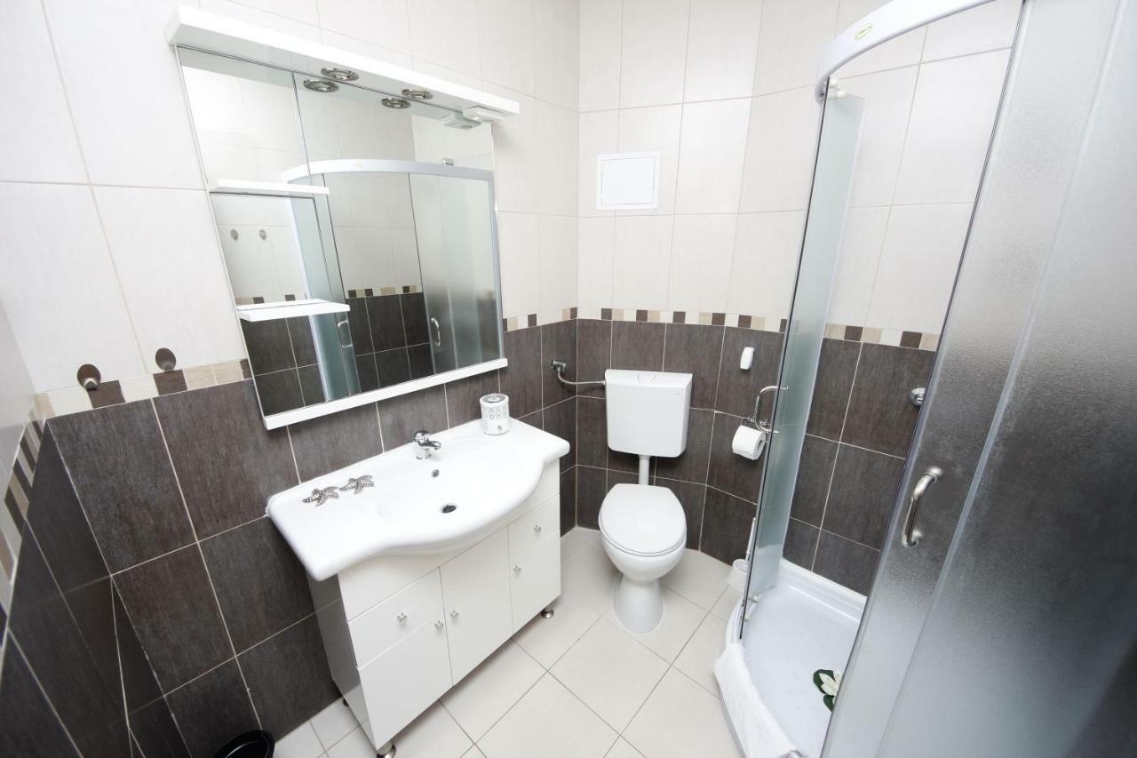 Apartmani Znaor Baška Voda Buitenkant foto
