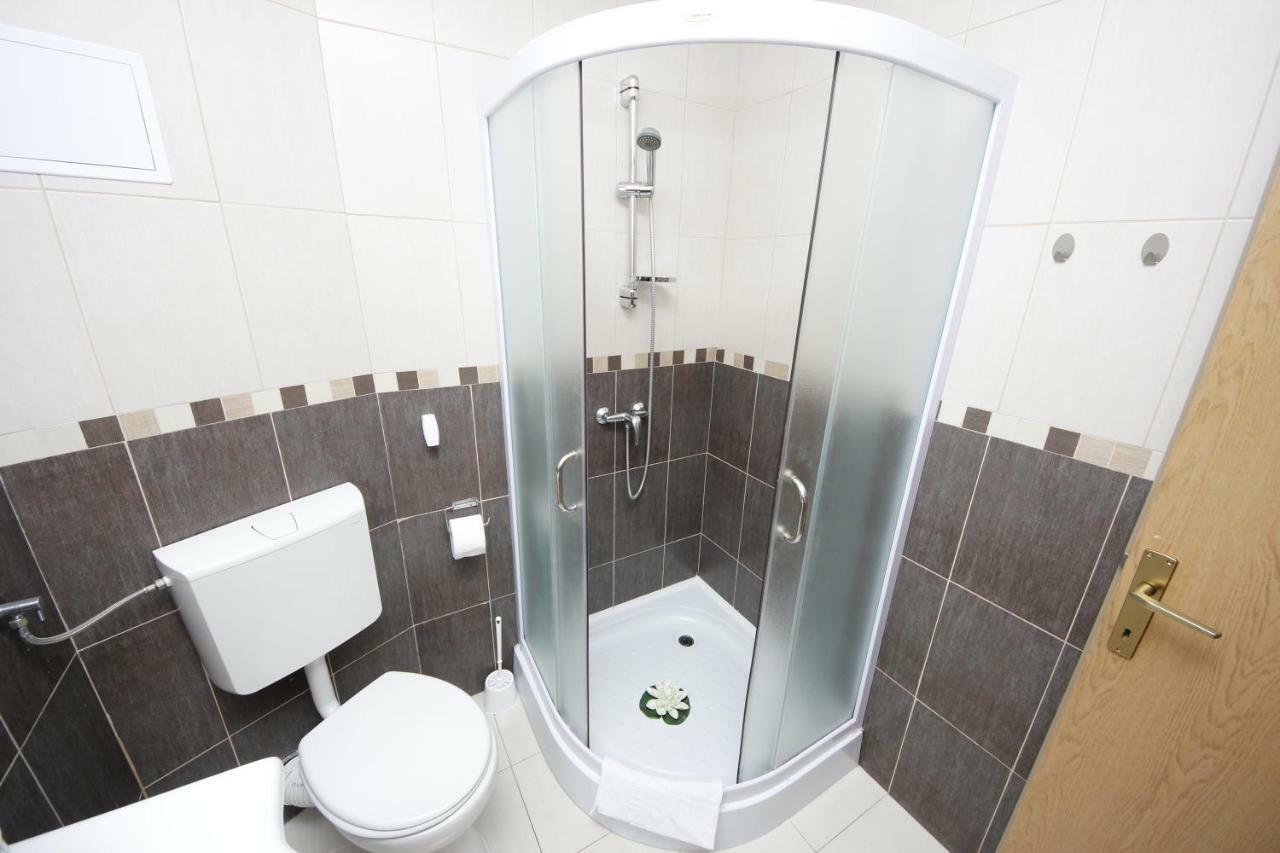 Apartmani Znaor Baška Voda Buitenkant foto