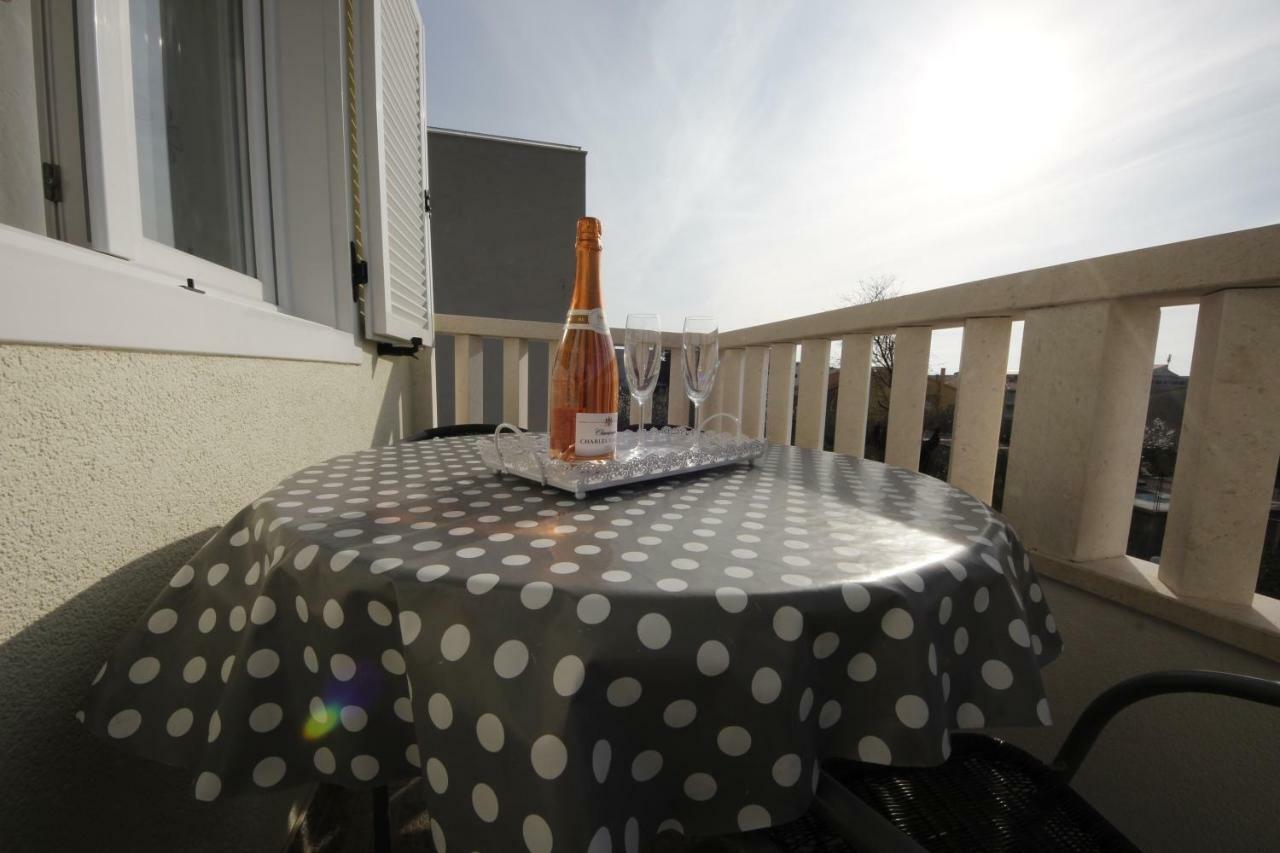 Apartmani Znaor Baška Voda Buitenkant foto