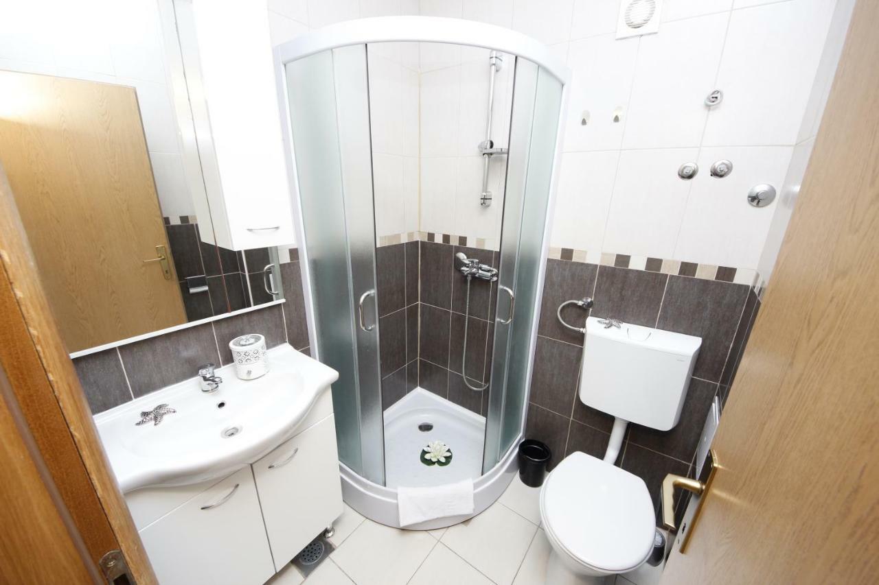 Apartmani Znaor Baška Voda Buitenkant foto